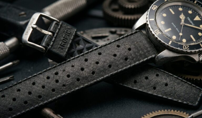 Vintage watch straps featuring an authentic 1960s Swiss Tropic diver band